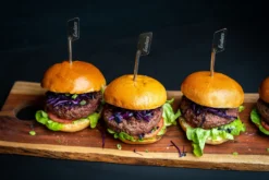 Burgerpresse og 4 grilspyd sett-Enders Clearance