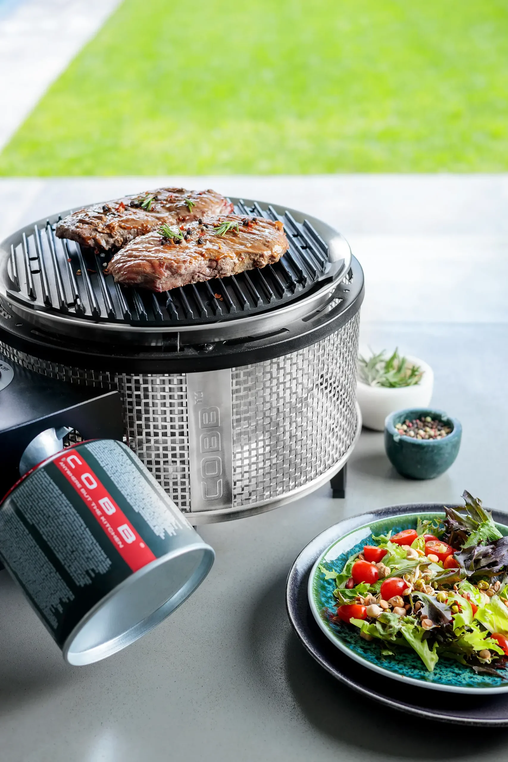 Grill Premier Gass De luxe 2.0-Cobb Sale