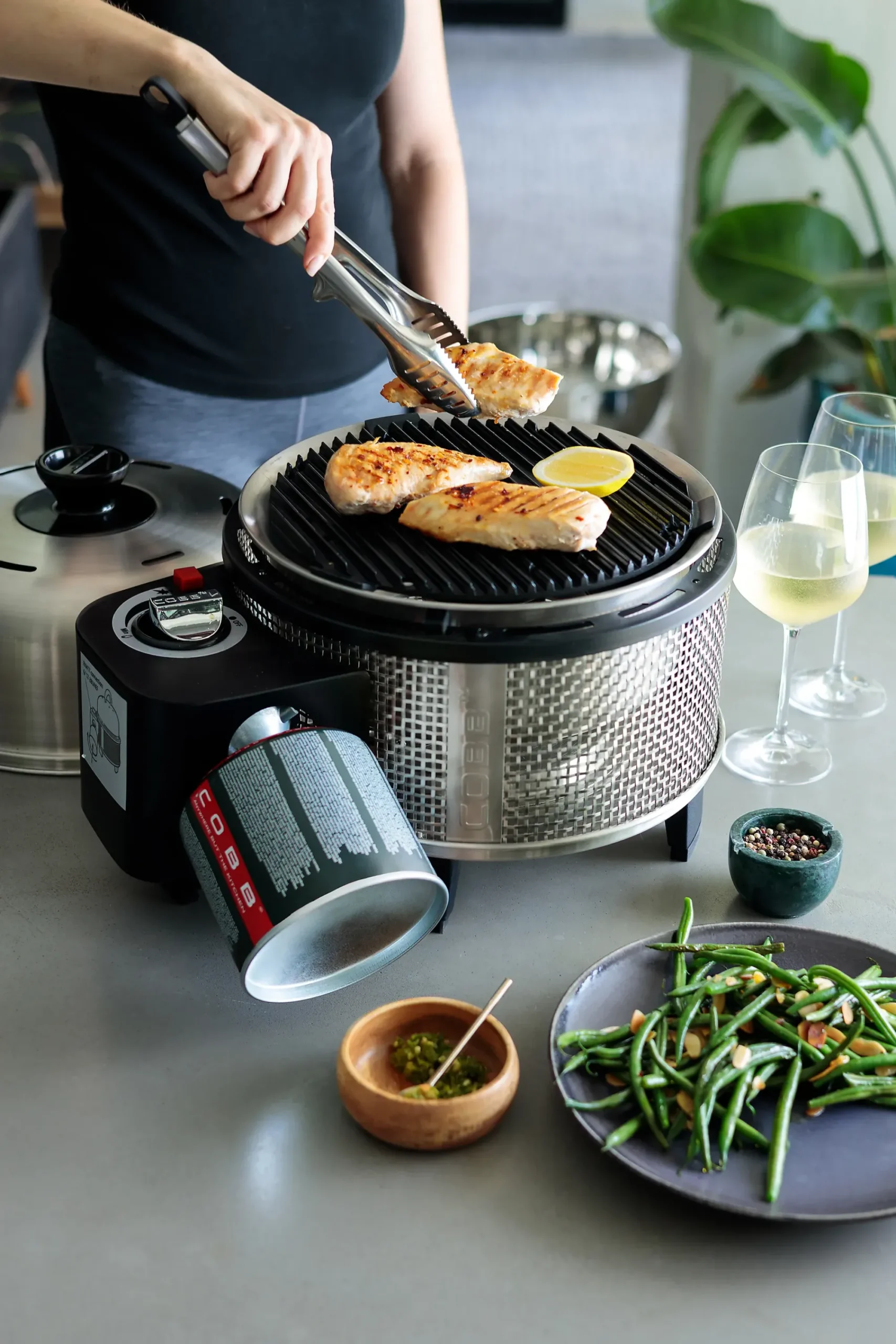 Grill Premier Gass De luxe 2.0-Cobb Sale