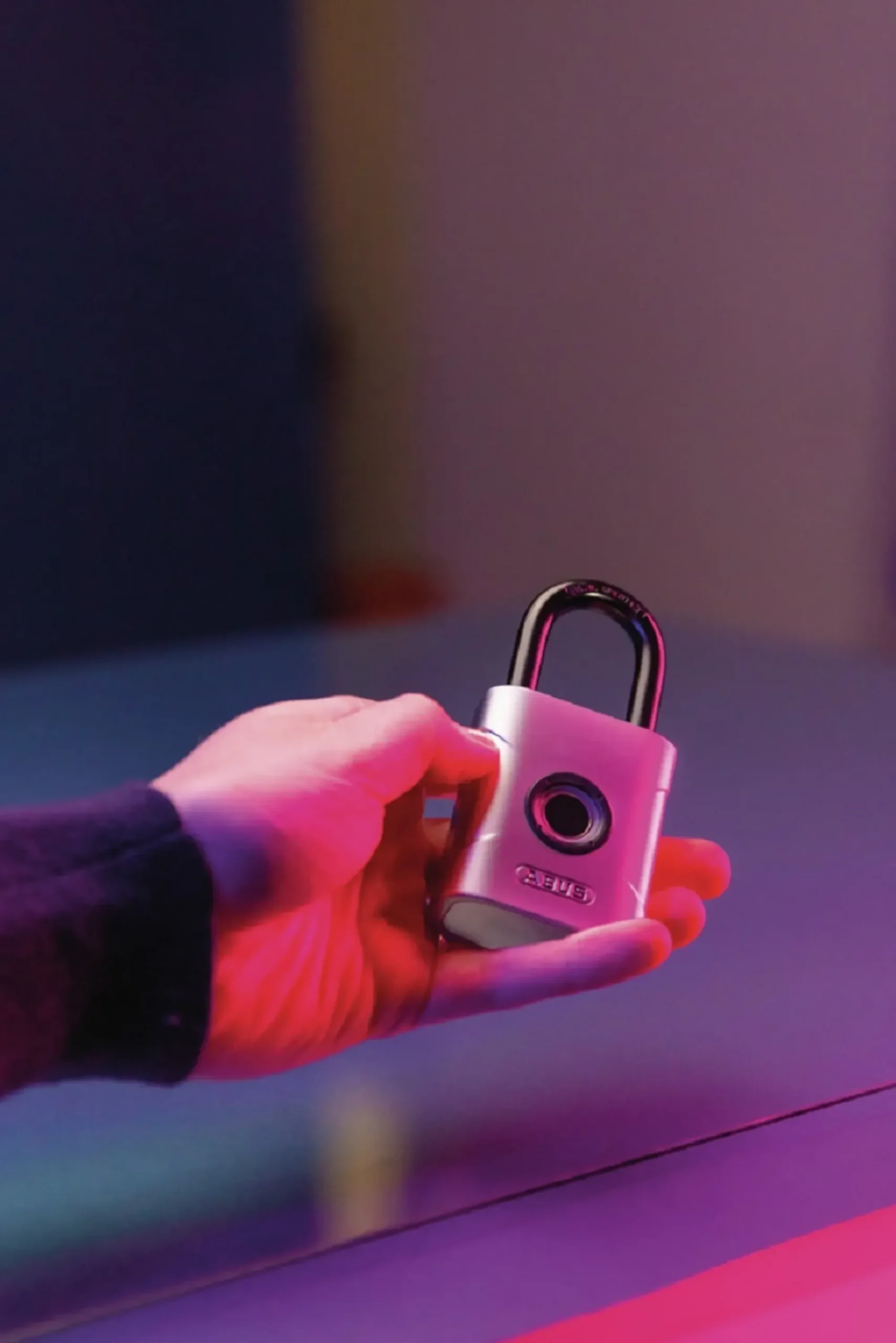 Hengelås 57/45 touch for inntil 20 fingeravtrykk-Abus Discount