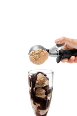 Isskje med utkaster-Oxo Outlet