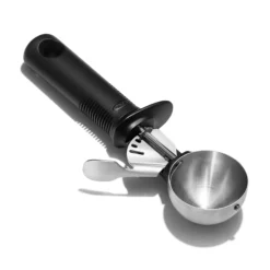 Isskje med utkaster-Oxo Outlet