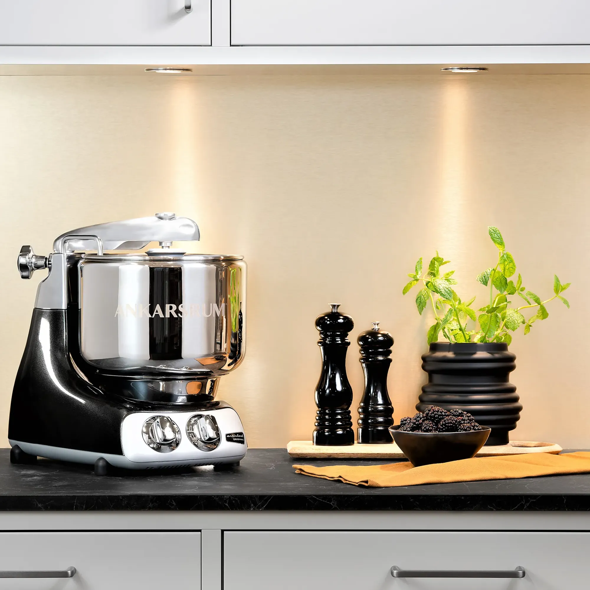 Kjøkkenmaskin Assistent black diamond AKM6230BD-Ankarsrum Clearance