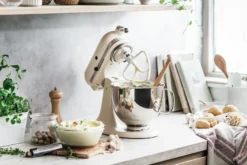 KJØKKENMASKIN KREM 4,8L ARTISAN-Kitchenaid New