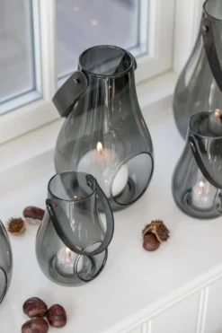 Lykt med hank Design With Light smoke 16cm-Holmegaard Best