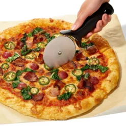Pizzahjul i rustfritt stål med non-slip håndtak Ø9cm-Oxo Clearance
