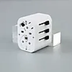 REISEADAPTER TIL DE FLESTE UTTAK INKL 3xUSB JORDET- Discount