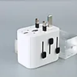 REISEADAPTER TIL DE FLESTE UTTAK INKL 3xUSB JORDET- Discount