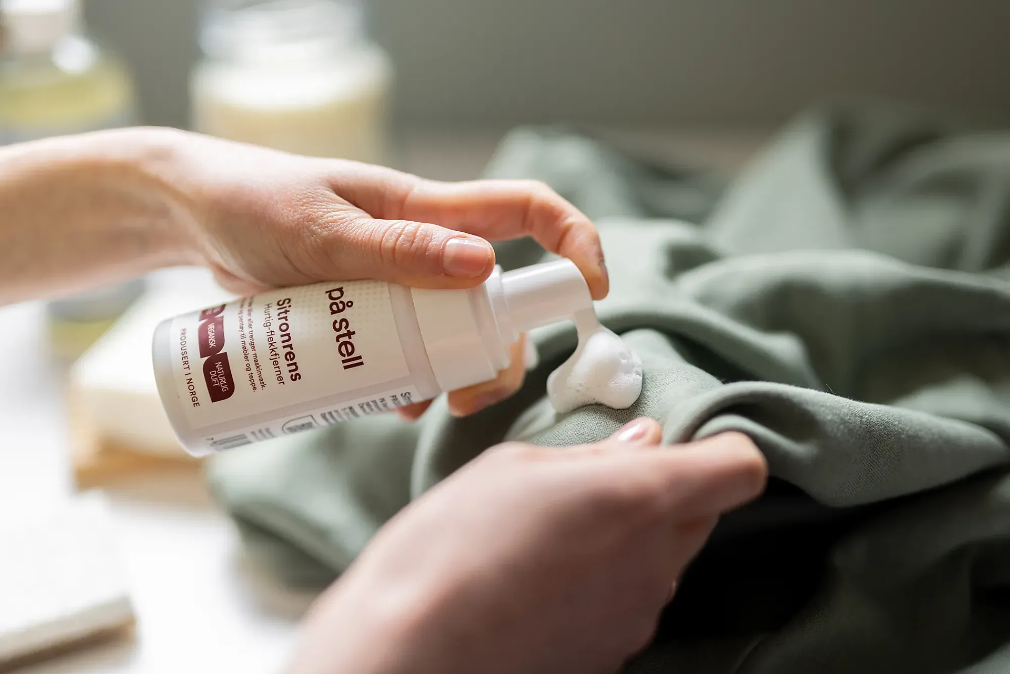 Sitronrens flekkfjerner skumspray av naturlige oljer 115ml-På stell Hot